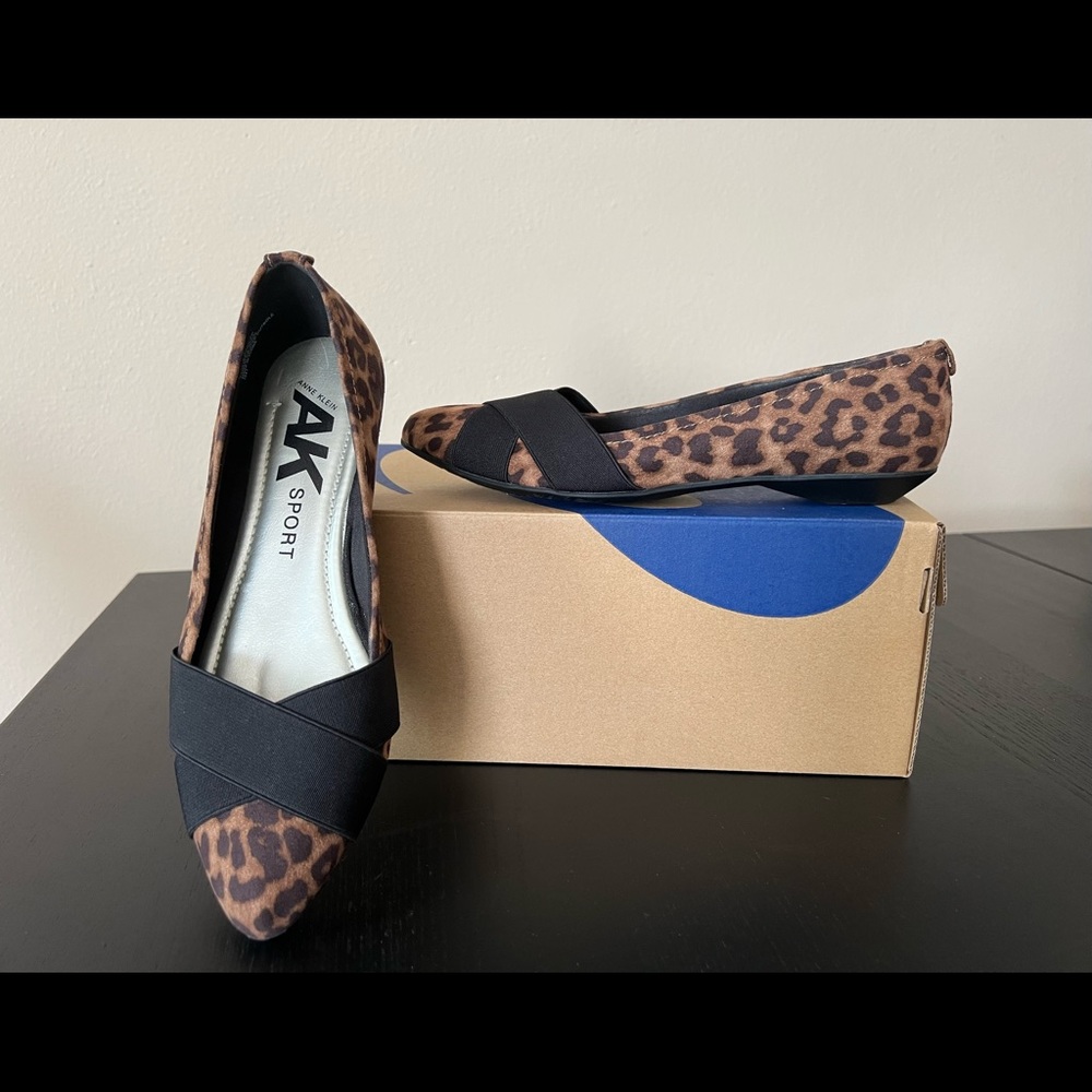 Anne Klein sz 7 women’s flats animal print